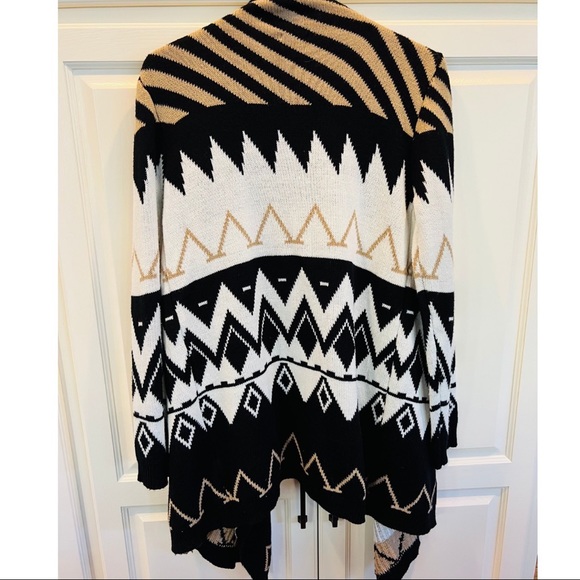 Charlotte Ruse Small Black, White and Tan Aztec cardigan - Picture 2 of 2